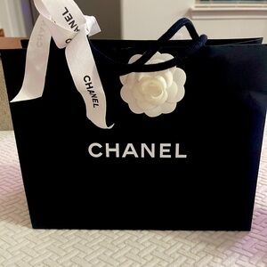 Original Chanel shopping bag with ribbons